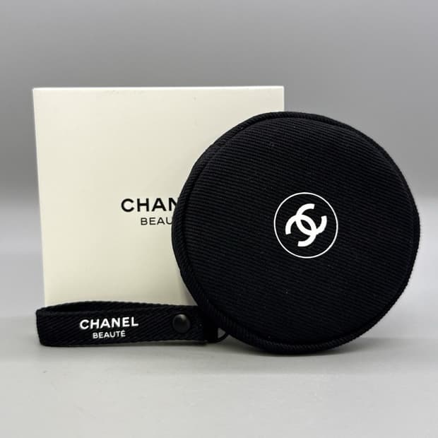 샤넬뷰티  블랙원형 미니파우치 동전지갑 스트랩 
