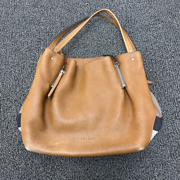 버버리 소가죽 메이드스톤 여성 토트백 3963640