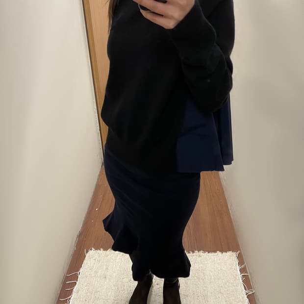 사카이 터틀넥 니트 백 플리츠 셔츠 도팅 레이어드 디테일 블랙 네이비