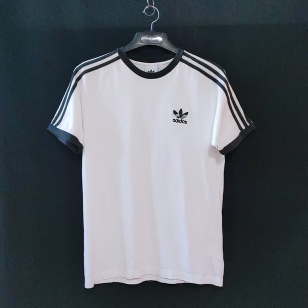 PAKAIAN adidas 파카이안 아디다스  삼선라인 반팔라운드티
