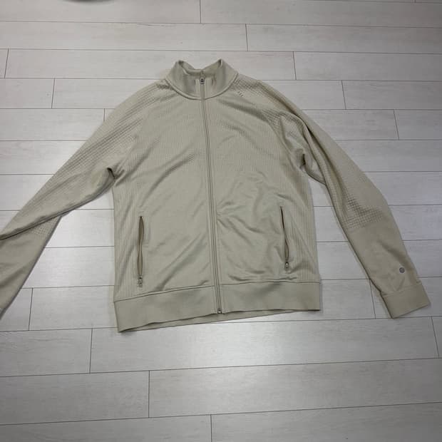 룰루레몬 자켓 M 사이즈  공홈가격 267,000원  말도안되는 가격에 