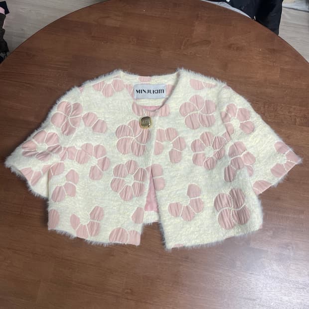 MINJUKIM_ 민주킴 바리 플라워 자카드 크롭 탑 36