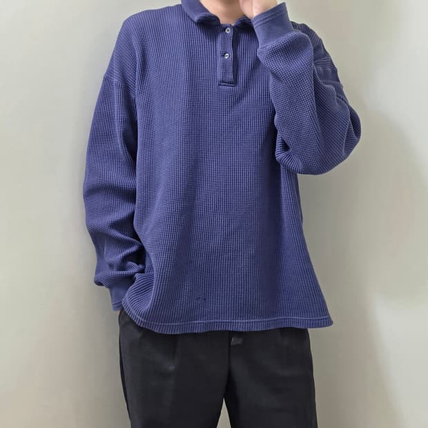 뷰티앤유스 더스티 블루 와플 칼라 티셔츠