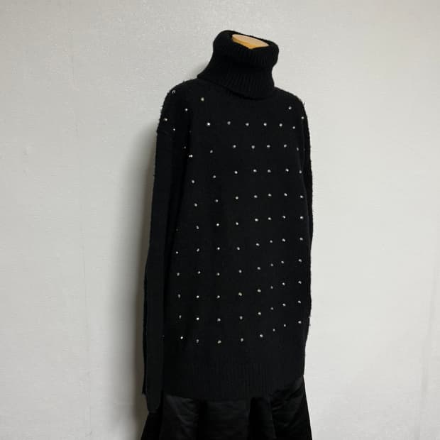 (새상품)23aw 준야와타나베 꼼데가르송 스터드 터틀넥 스웨터 s