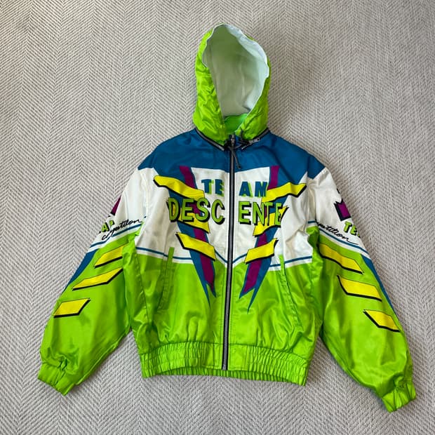 데상트 레이싱 그래픽 컴페티션 자켓