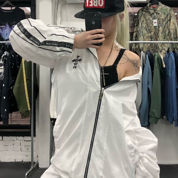 도그타운 사이드 로고 화이트 바람막이