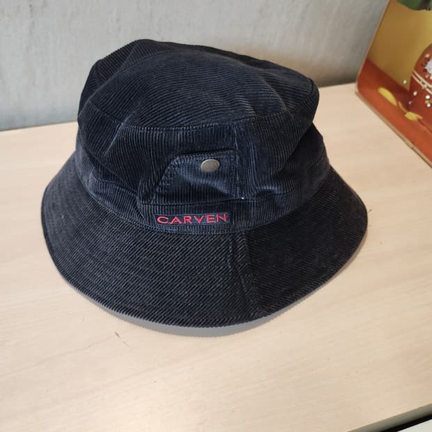 CARVEN 골덴 버킷햇 🎩 프렌치 감성 블랙 로고 버전
