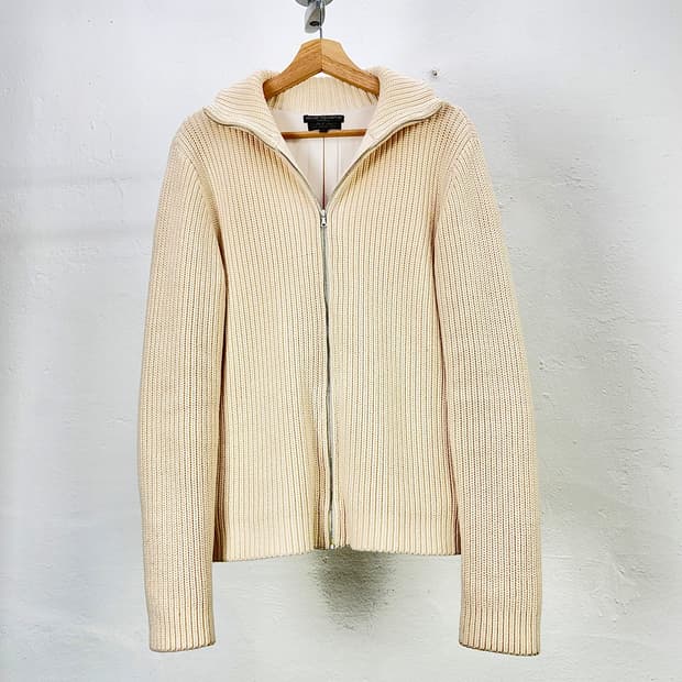 아페쎄 아이보리 청키 하이넥 코튼 집업 니트