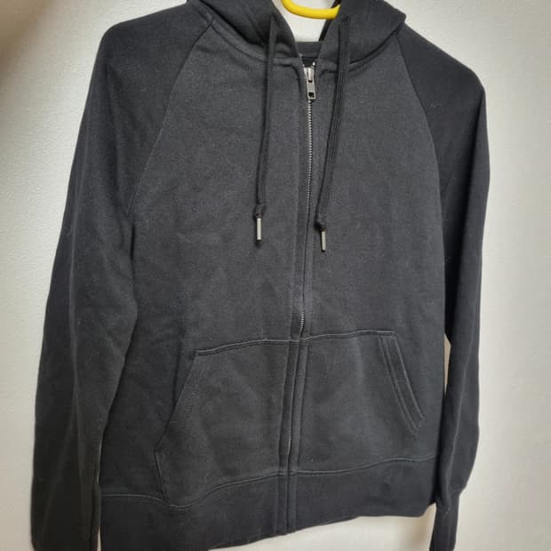 유니클로 검정 후드집업