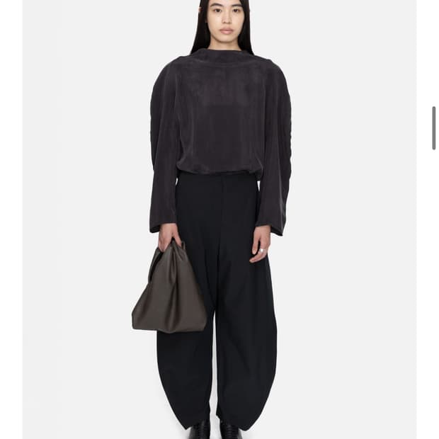 아모멘토 26ss 블라우스