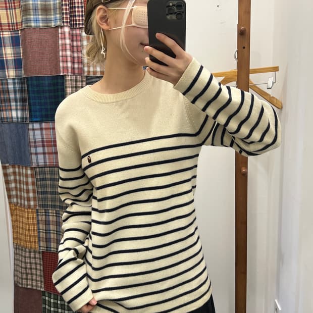 베이프 크림 스트라이프 니트