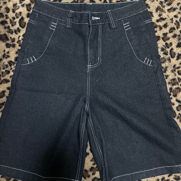 뒷판이 예쁜 바지