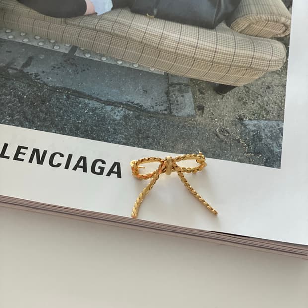 주인장 추천 골드 리본 브로치