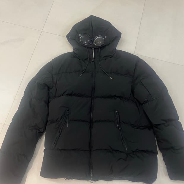 CP컴퍼니 고글블랙 다운점퍼 110