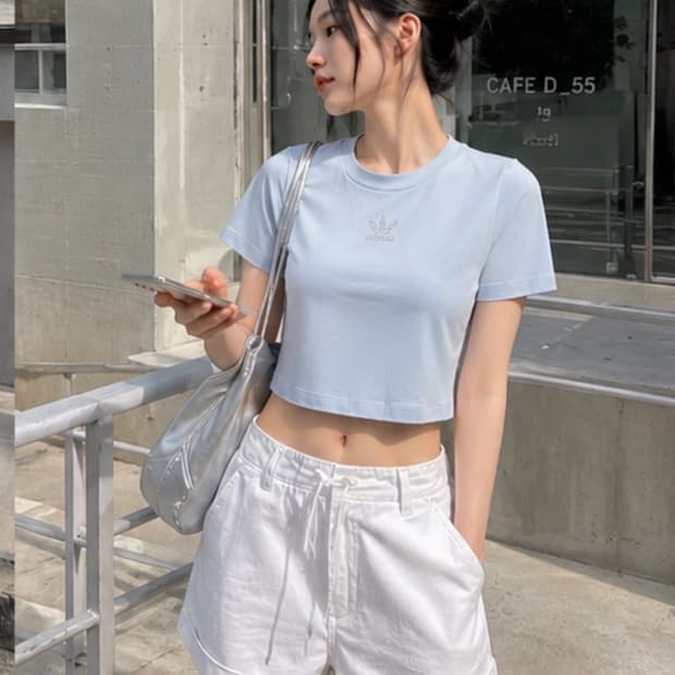 아디다스 🩵스카이 블루🩵 실버 큐빅로고 크롭티 xs