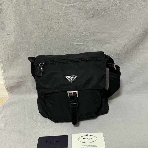 프라다 버클 크로스백 메신저백 나일론 포코노 주우재백