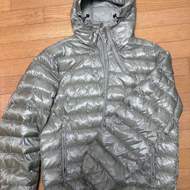 무신사 스탠다드 탱커 경량패딩 올리브