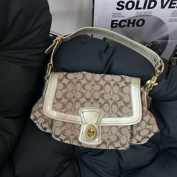 코치 Legacy Ali 숄더백