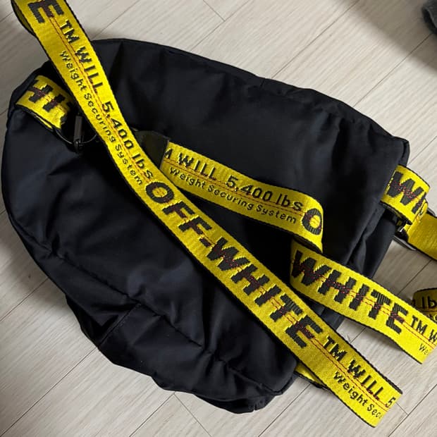 오프화이트 백팩