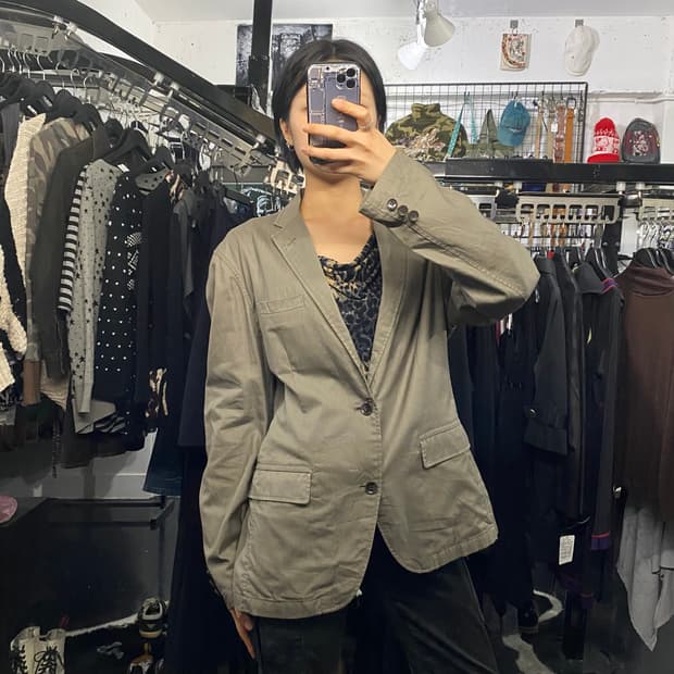 Comme ca ism 숄더다트 디테일 카키 블레이저