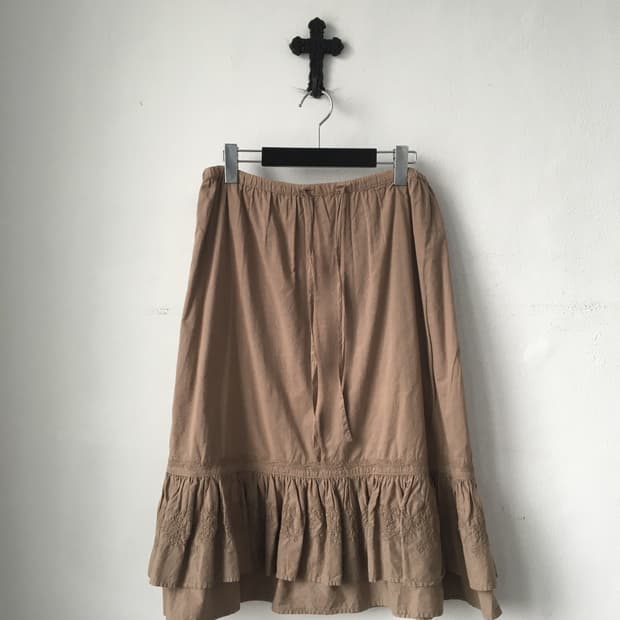 Embroidery point layered skirt