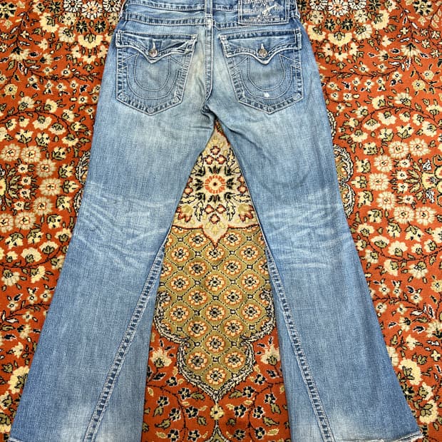 [32] 트루릴리전 조이 빅 티 부츠컷 플레어 데님 팬츠