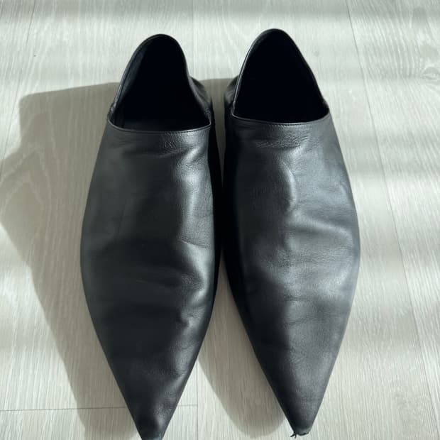 발렌시아가 플랫 뮬 블로퍼 42 팝니다. 