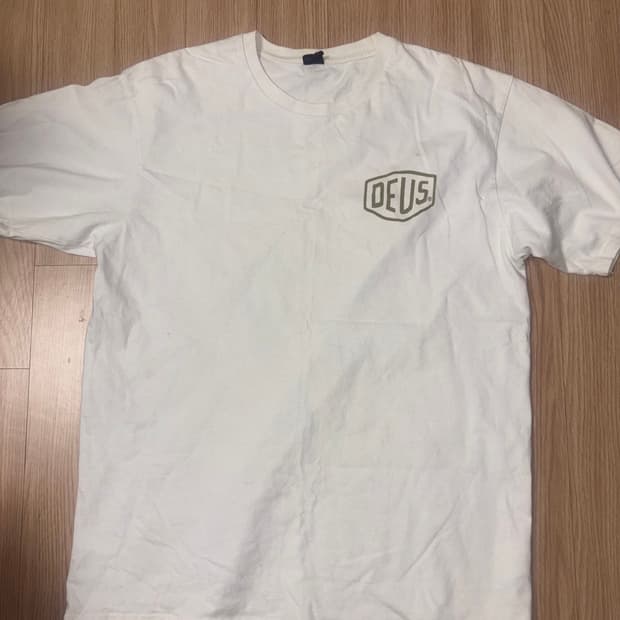데우스 반팔티 L