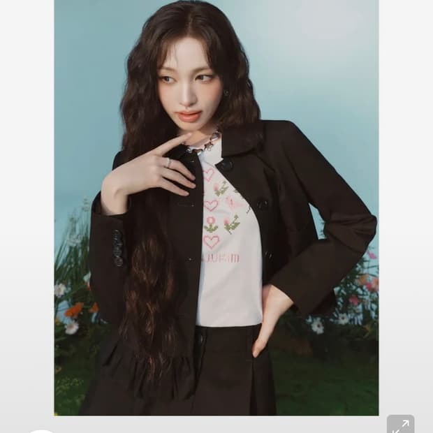 민주킴 에잇세컨즈 밑단 볼륨 숏 자켓