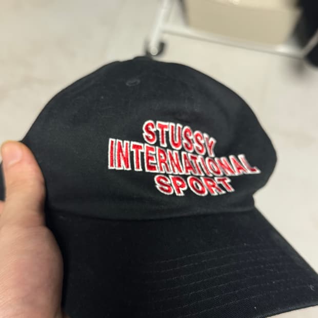 스투시 미드 뎁스 인터네셔널 스포츠 스트랩백 블랙