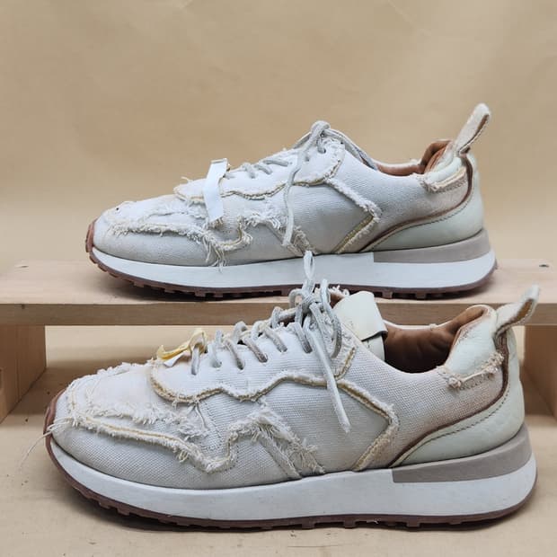 부테로 스니커즈 39 250