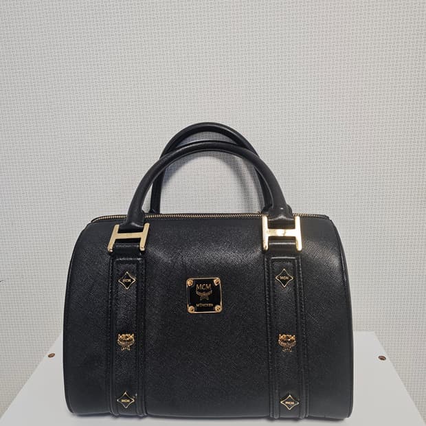 MCM 블랙 보스턴백