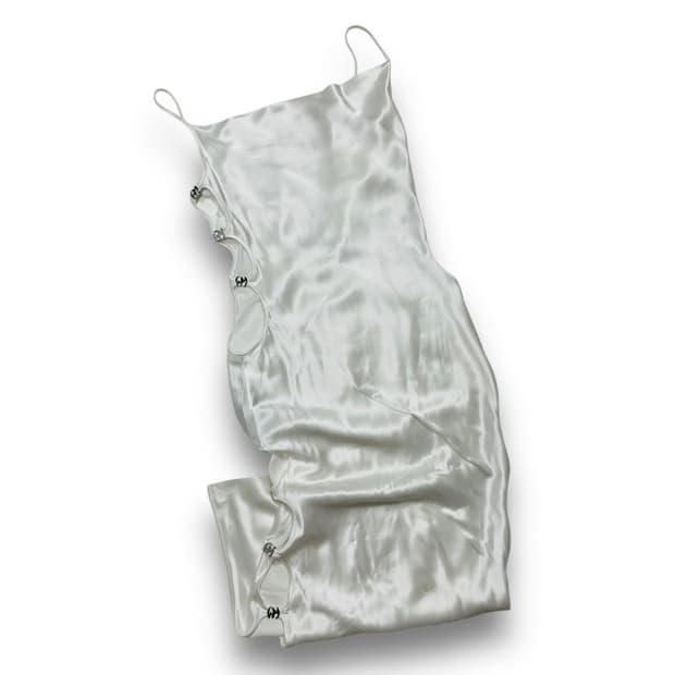 위어드 마켓 엠블럼 사이드 로고 화이트 킨키 원피스