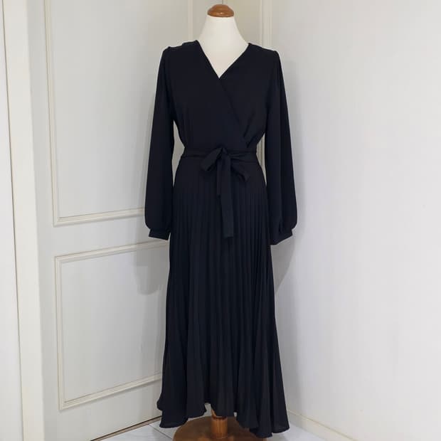 빈티지)하객룩 세미정장 언발 맥시 블랙 퍼프 랩 플리츠 롱 원피스