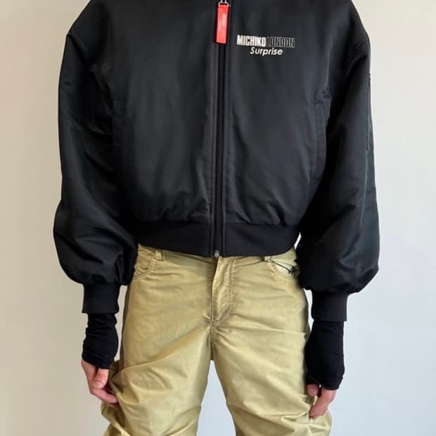 미치코 런던 크롭 봄버 자켓 