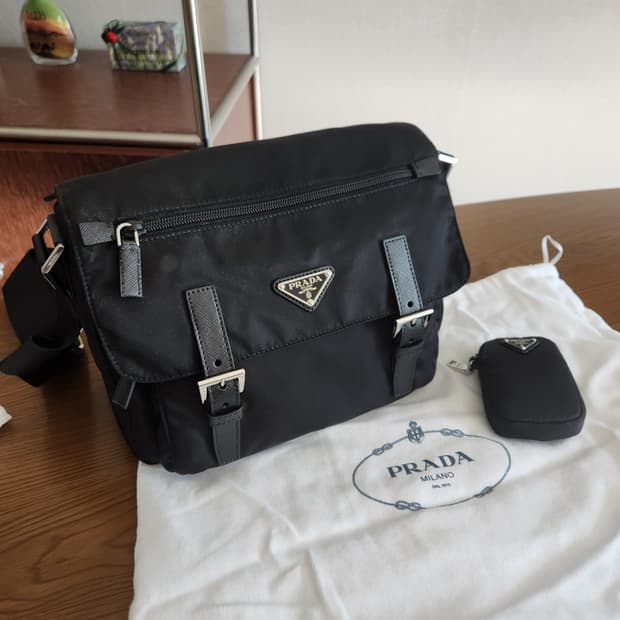 (새상품)프라다 리나일론 숄더백