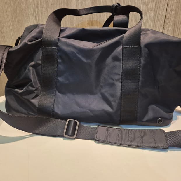 룰루레몬 더플백입니다