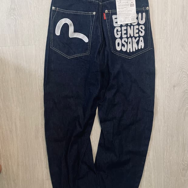 (28) Evisu