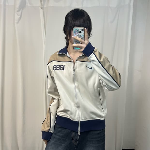 Nike 00’s Barcelona beige jersey