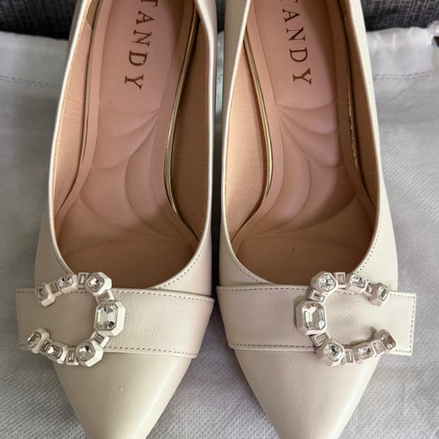 탠디 Tandy 주얼 장식 버클 아이보리 가죽 구두 미들힐 펌프스 슈즈