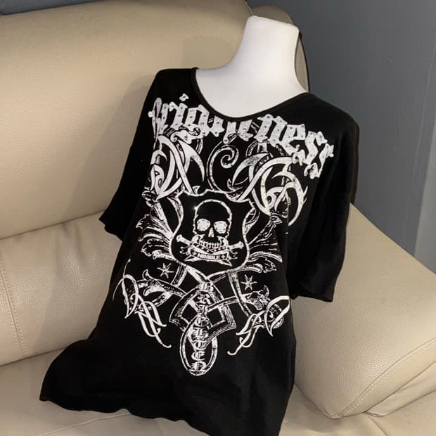 punk printing detail v-neck top