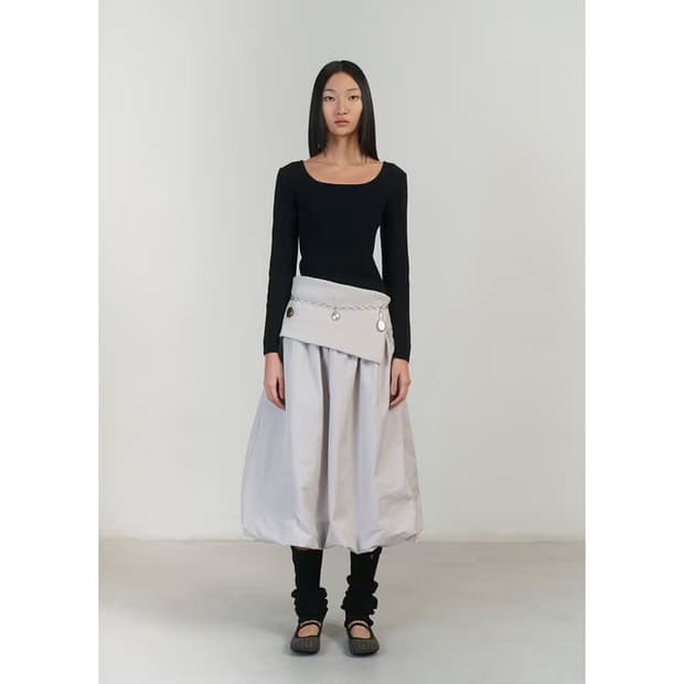 아모멘토 23fw 밴딩 볼륨 스커트 아이보리