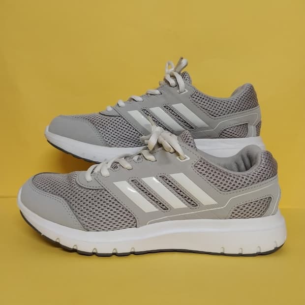 여성 아디다스 그레이 런닝화, 운동화 (235)