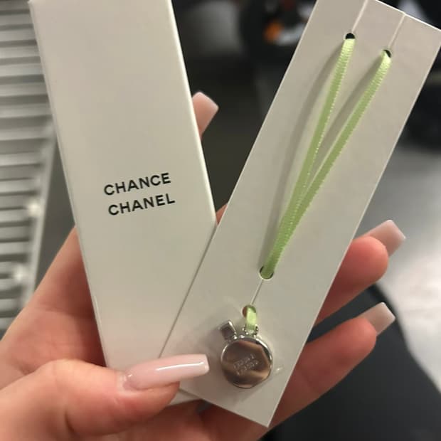 샤넬 뷰티 샹스 백참 키링 