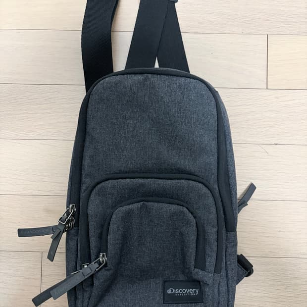 디스커버리 슬링백 크로스백 블랙