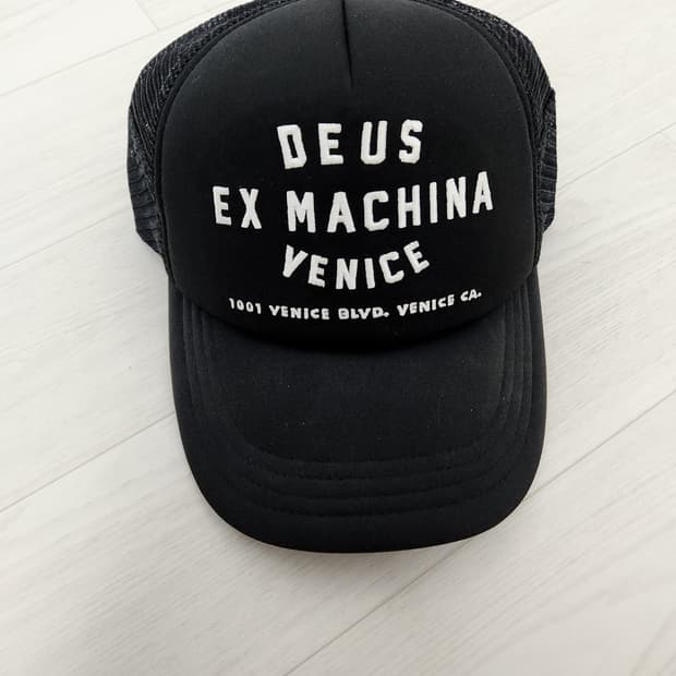 데우스 엑스 마키나 베니스 스냅백