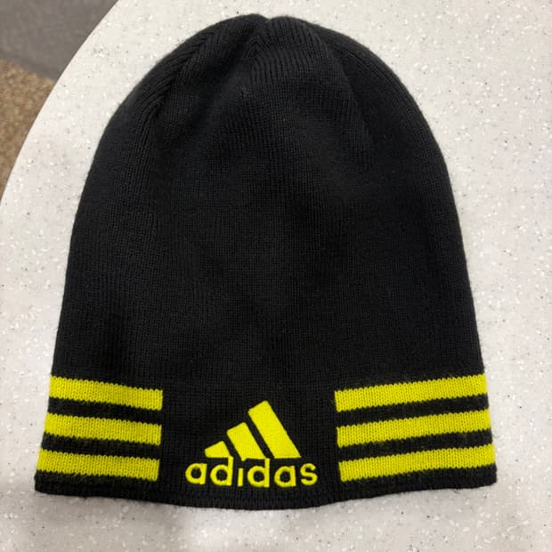 182. 아디다스 비니