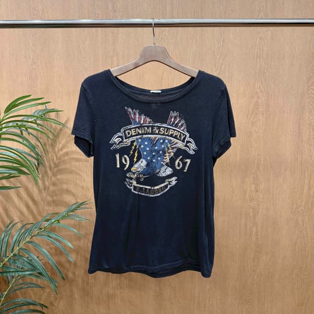 데님 앤 서플라이 반팔 티셔츠 독수리 그래픽 프린트 워싱 디테일 블랙