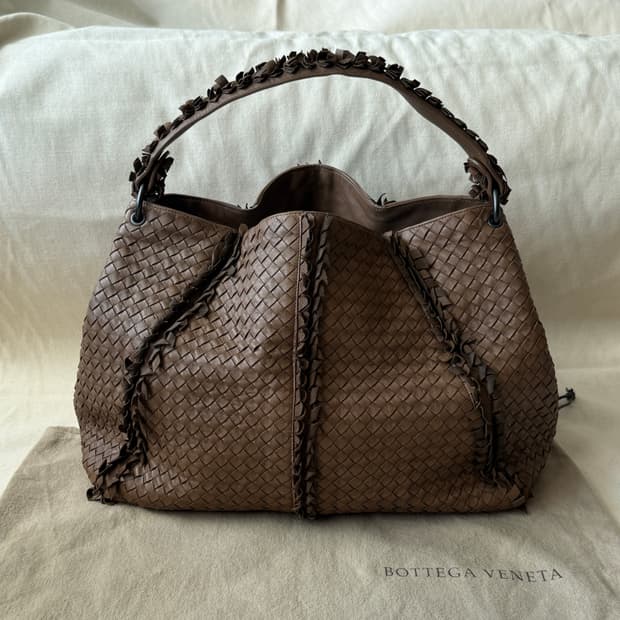 보테가 베네타 인트레치아토 라지 나파 프린지백