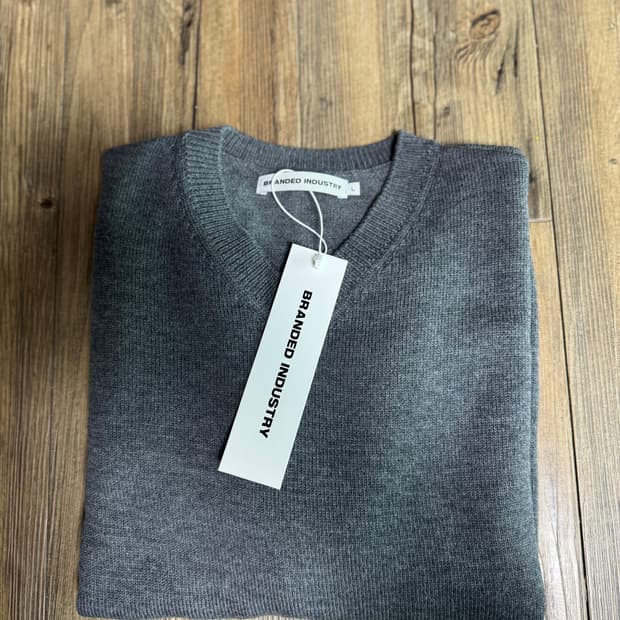 브랜디드 클라우드 브이넥 니트 차콜 L